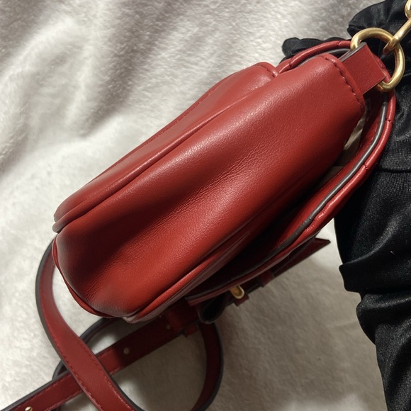 Elegant Red Quilted Shoulder Bag - Picture 4 of 13